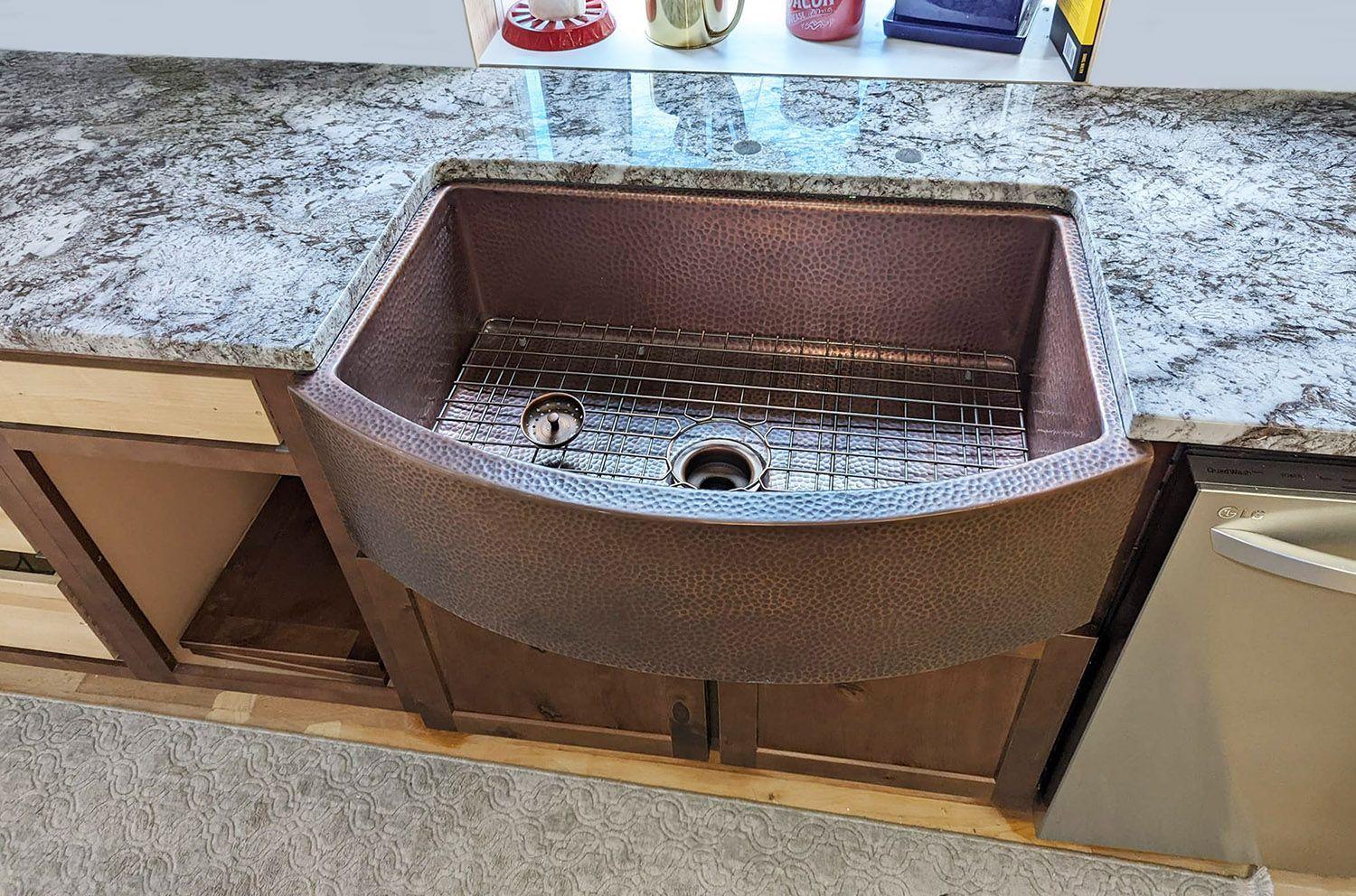 Bianco Antico Granite Countertop with Farm Sink