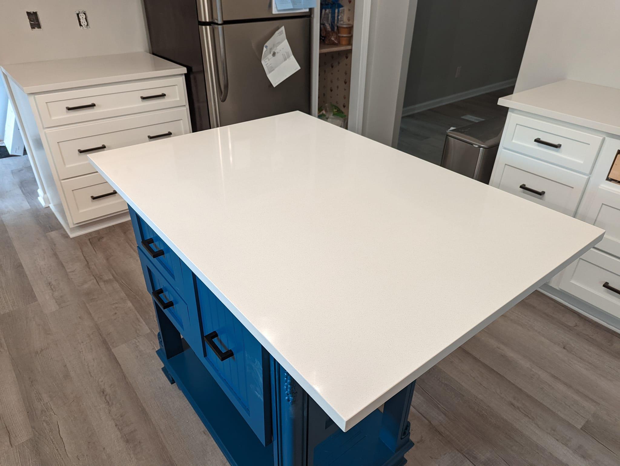 Fashion White Quartz Kitchen Island